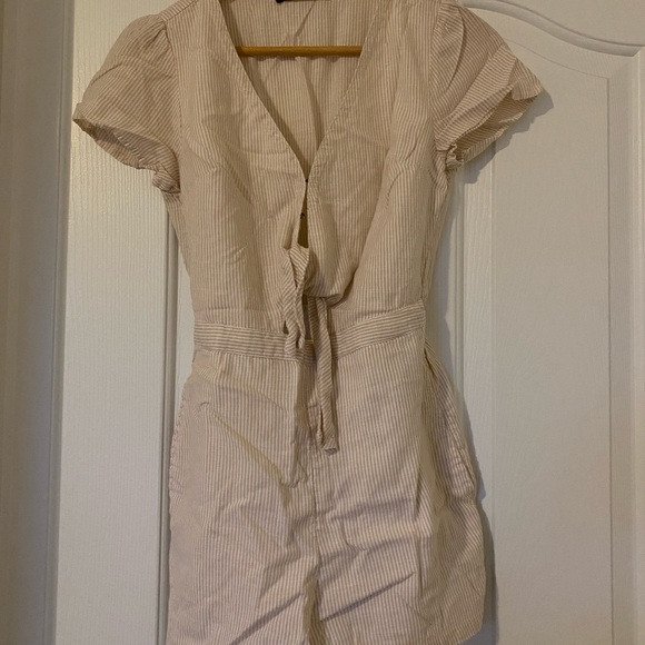 Pinstripe summer romper 💫 - Picture 1 of 3